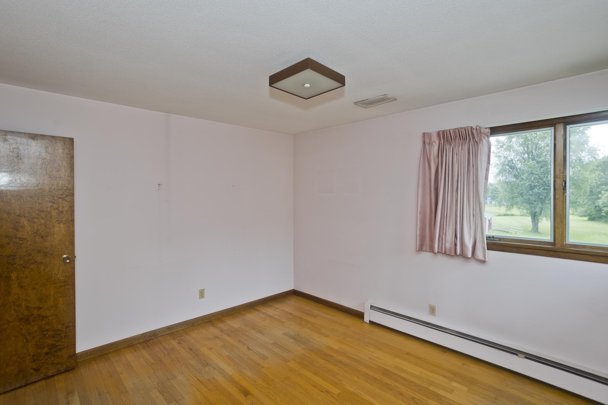 233 Lathrop St Property Photo 16