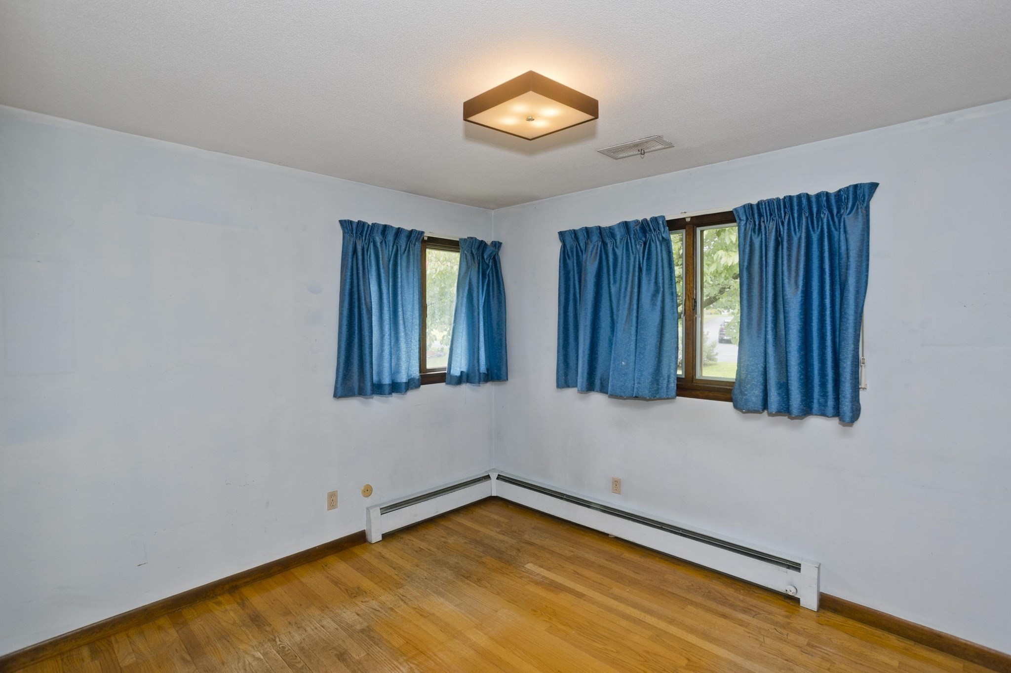 233 Lathrop St Property Photo 17