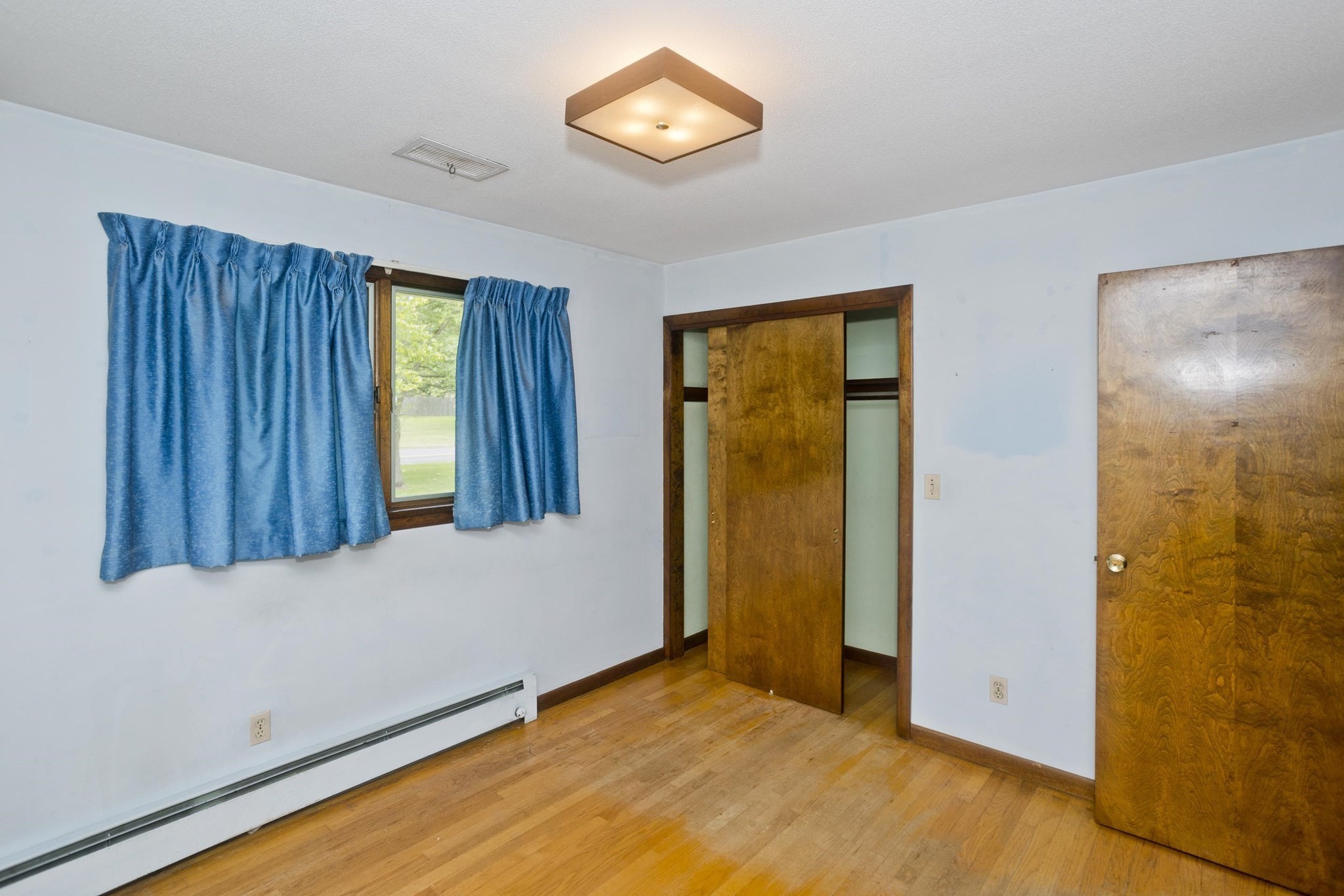 233 Lathrop St Property Photo 18