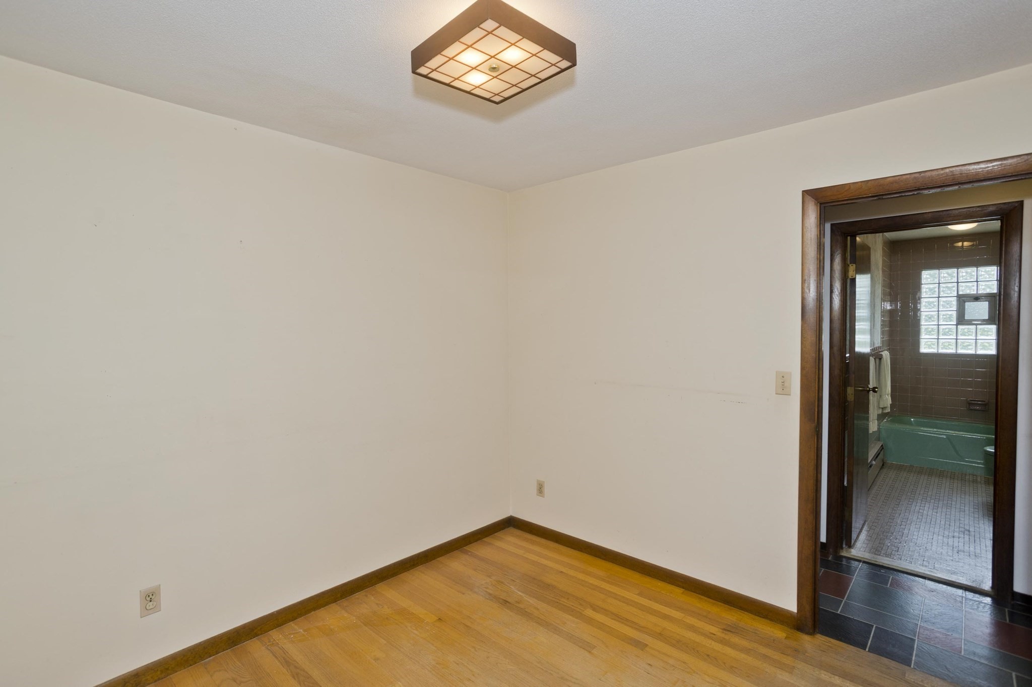 233 Lathrop St Property Photo 19