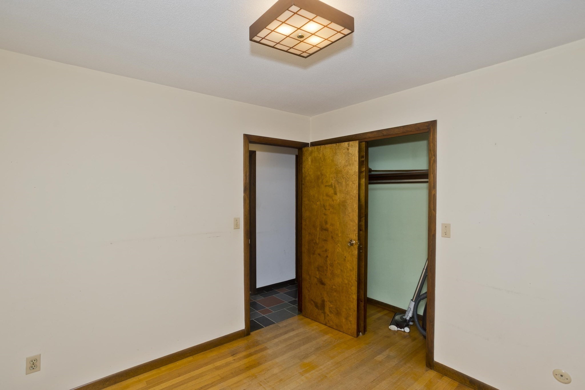 233 Lathrop St Property Photo 20