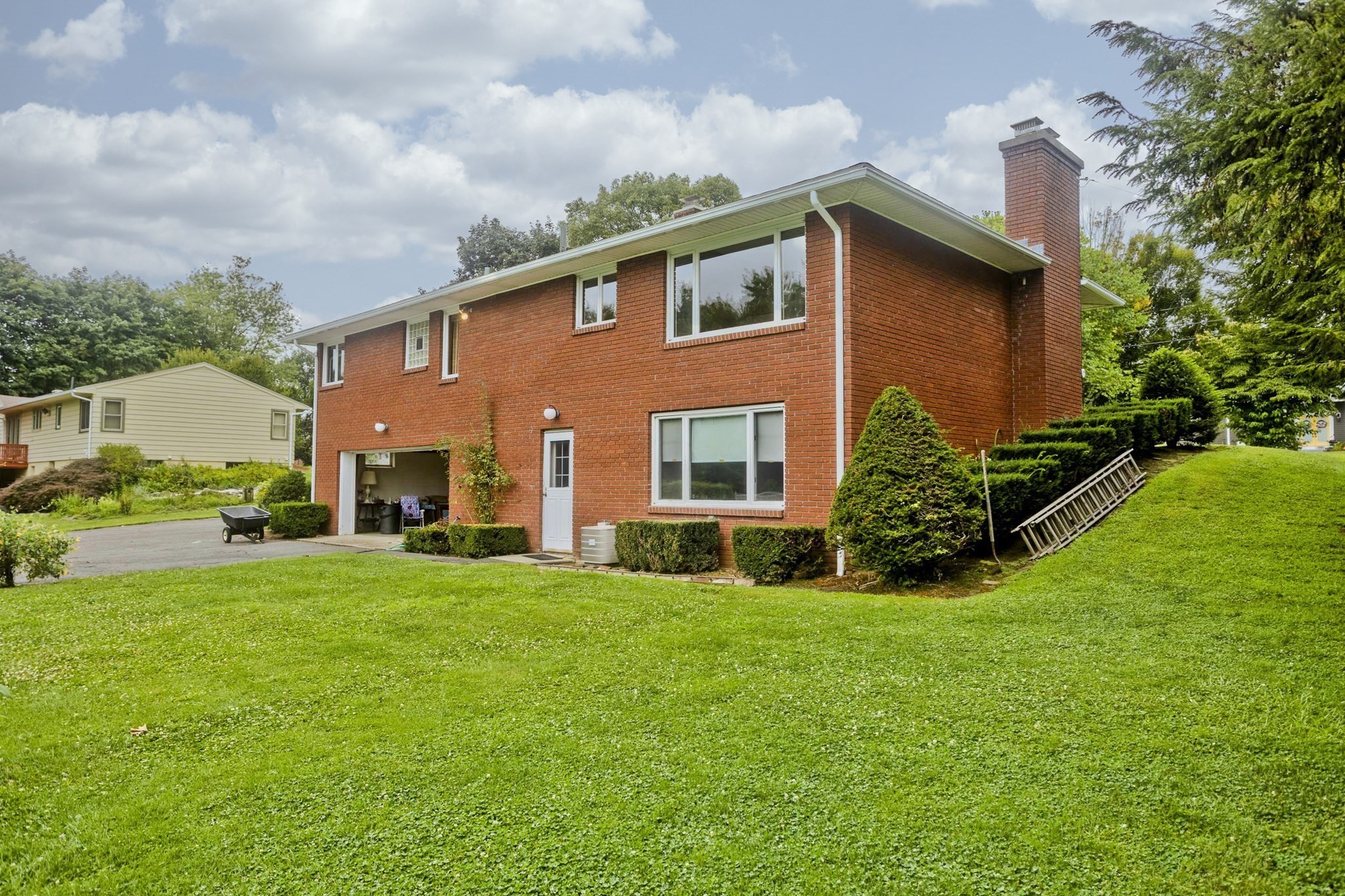 233 Lathrop St Property Photo 41