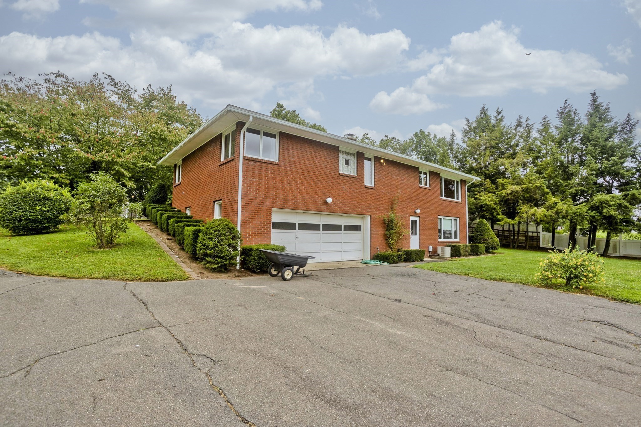 233 Lathrop St Property Photo 42