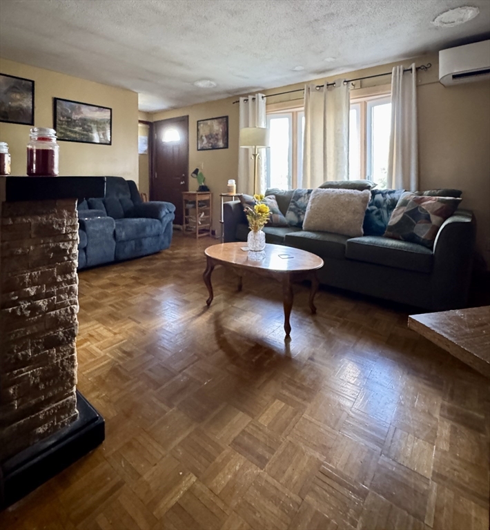 93 Marguerite St Property Photo 2
