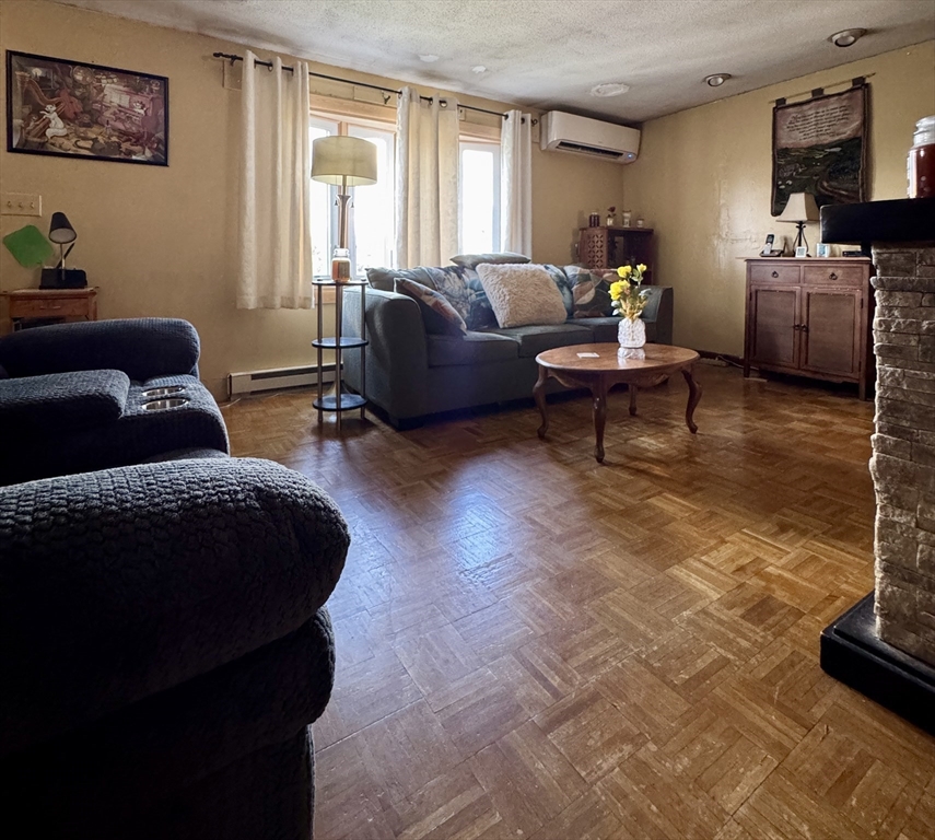 93 Marguerite St Property Photo 3
