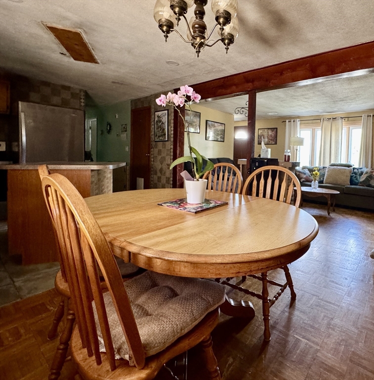 93 Marguerite St Property Photo 4