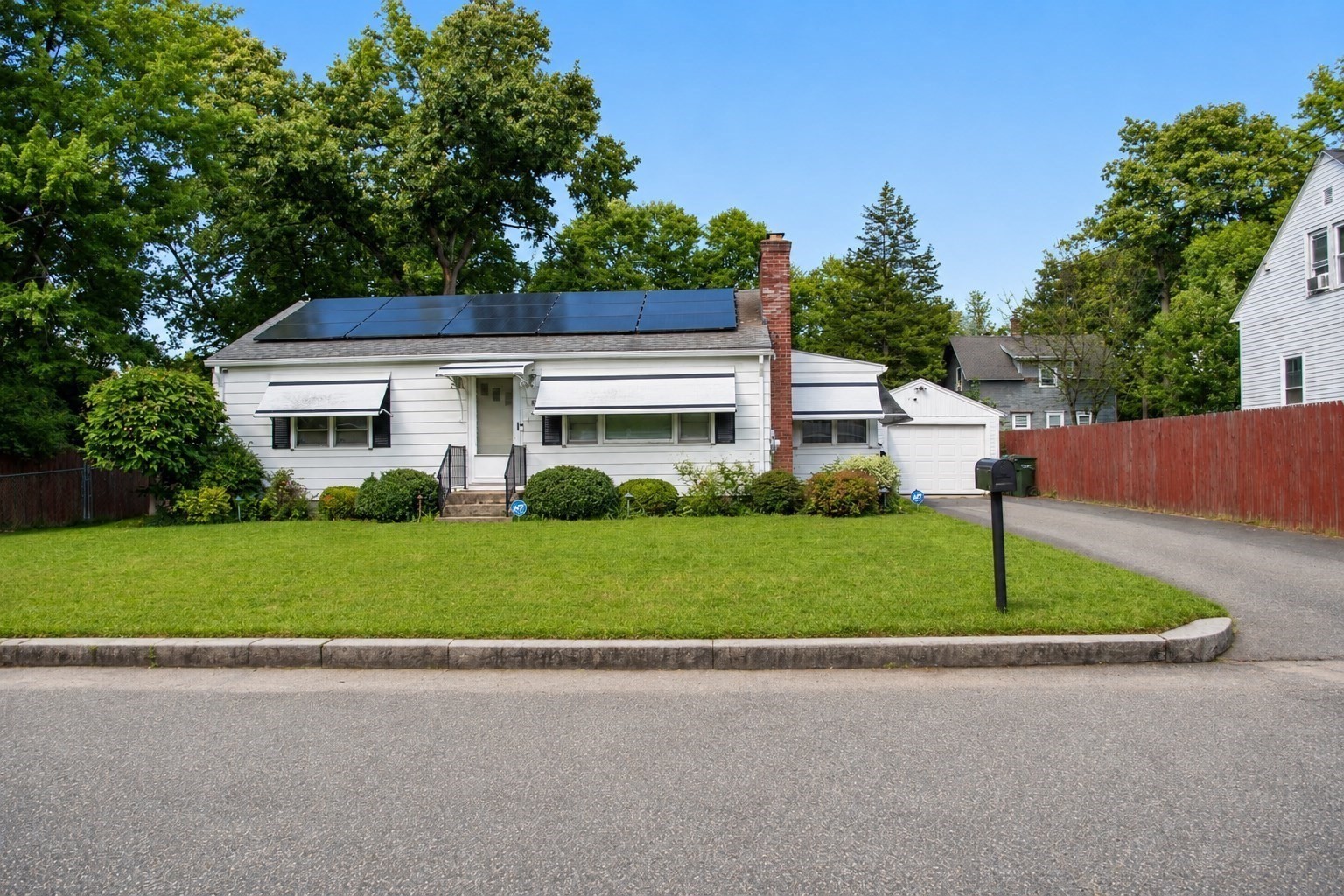 39 Lawnwood St Property Photo 2