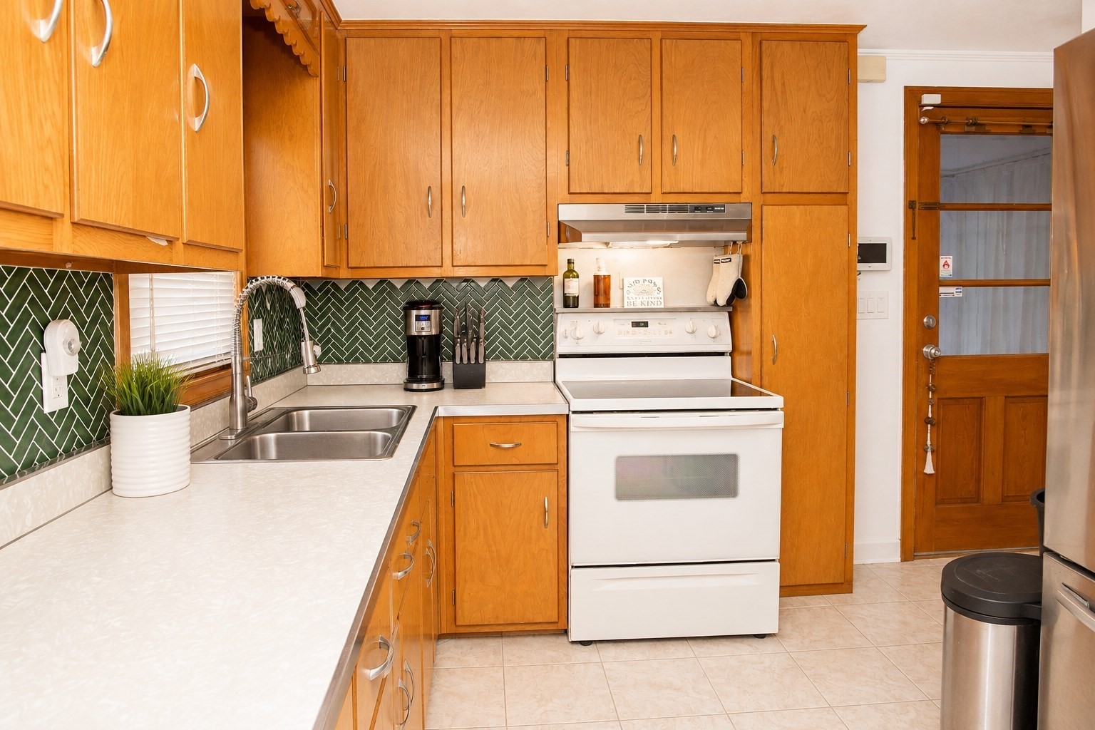 39 Lawnwood St Property Photo 4
