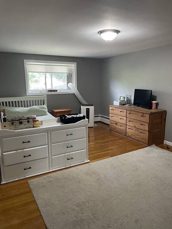 698 Main # B Property Photo 6