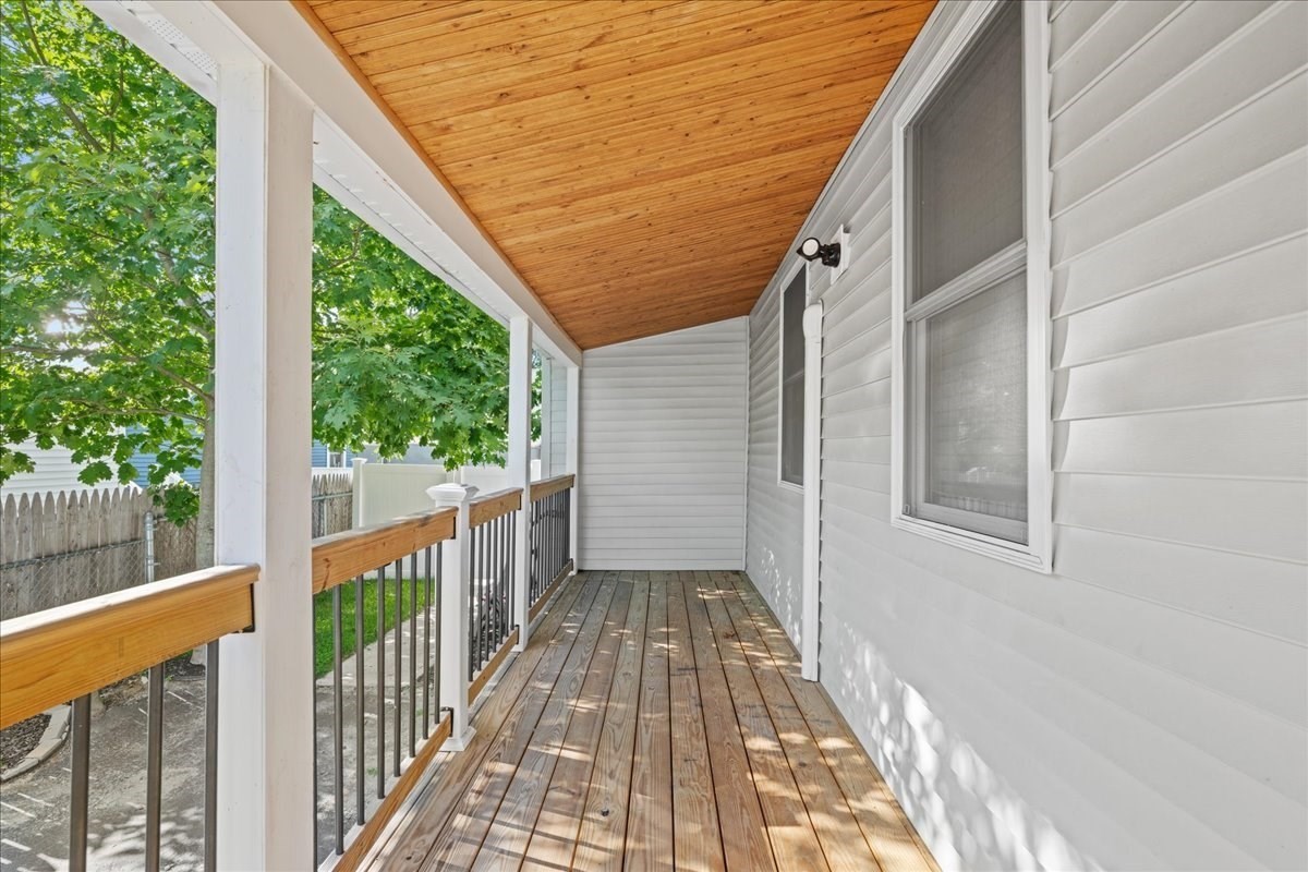 18 Kirby Ave Property Photo 5