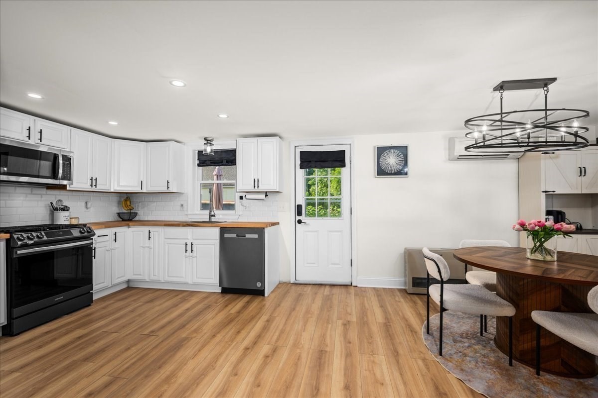 18 Kirby Ave Property Photo 9