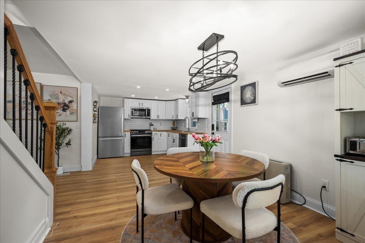 18 Kirby Ave Property Photo 10
