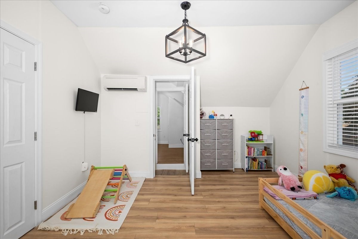 18 Kirby Ave Property Photo 23