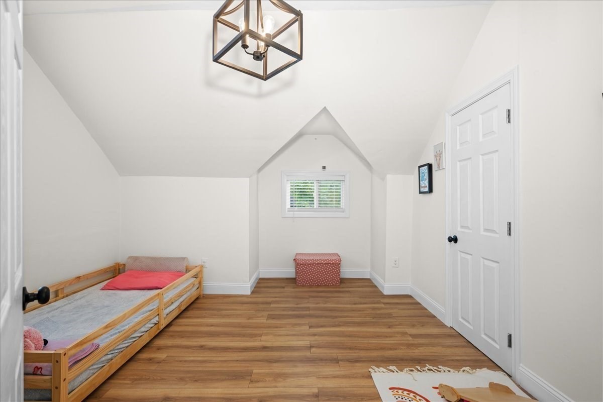 18 Kirby Ave Property Photo 24