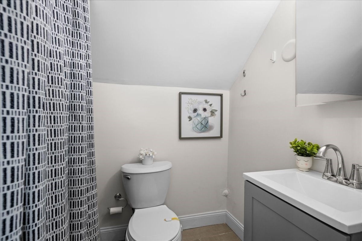 18 Kirby Ave Property Photo 27