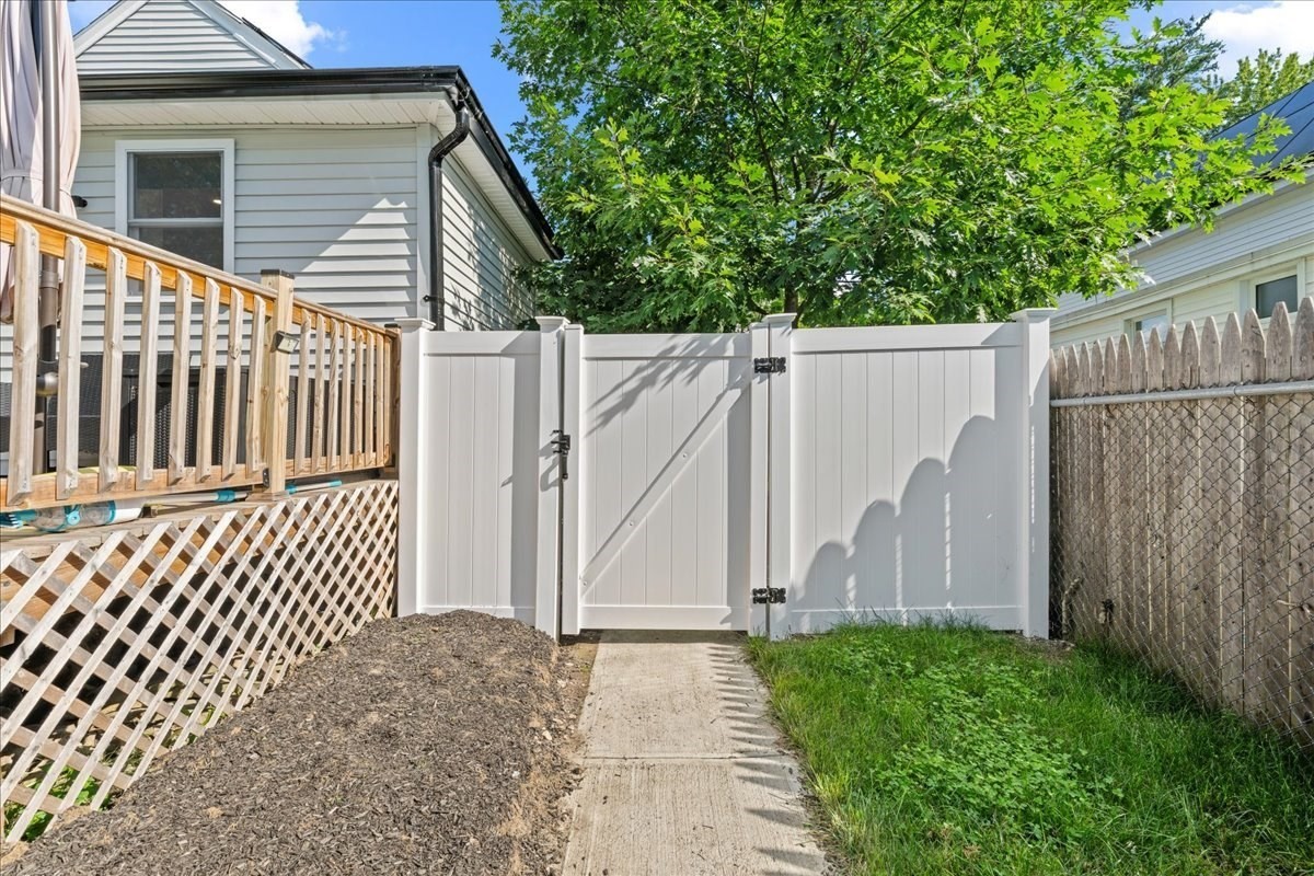 18 Kirby Ave Property Photo 36