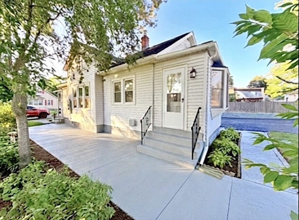 11 Thornfell St Property Photo 1