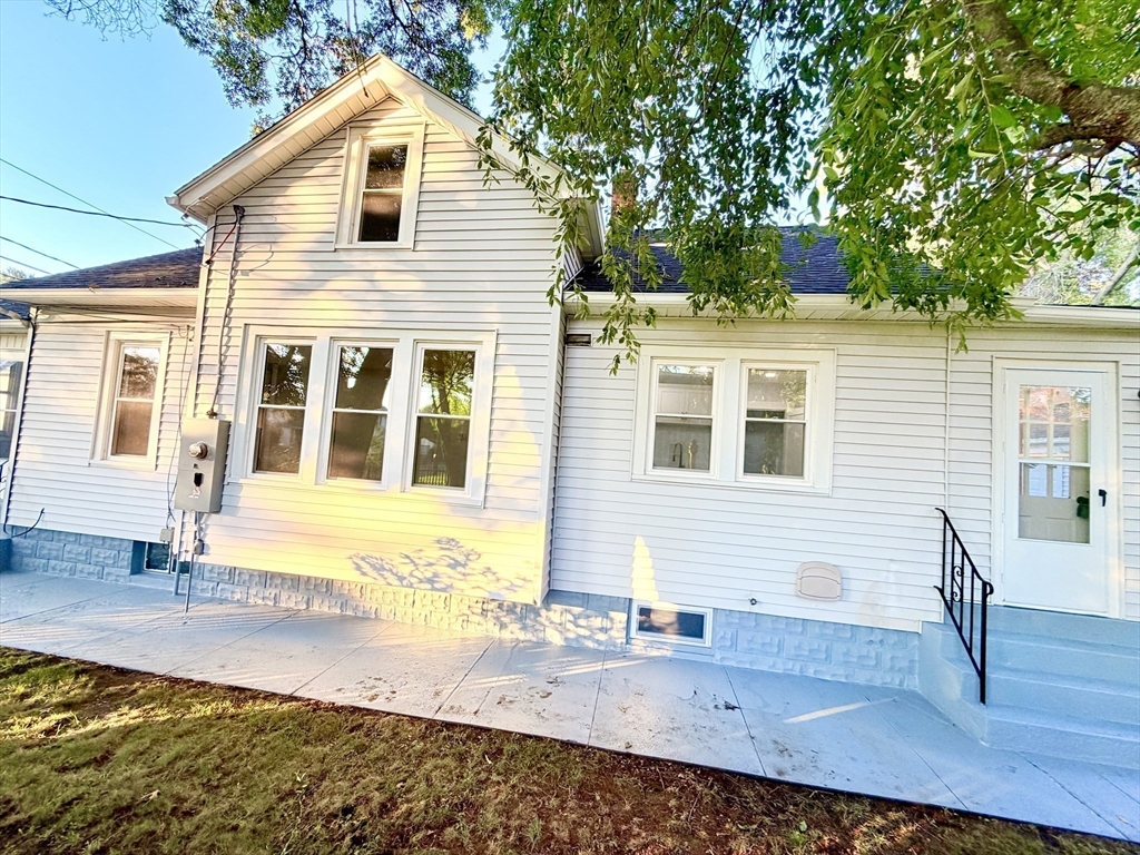 11 Thornfell St Property Photo 2