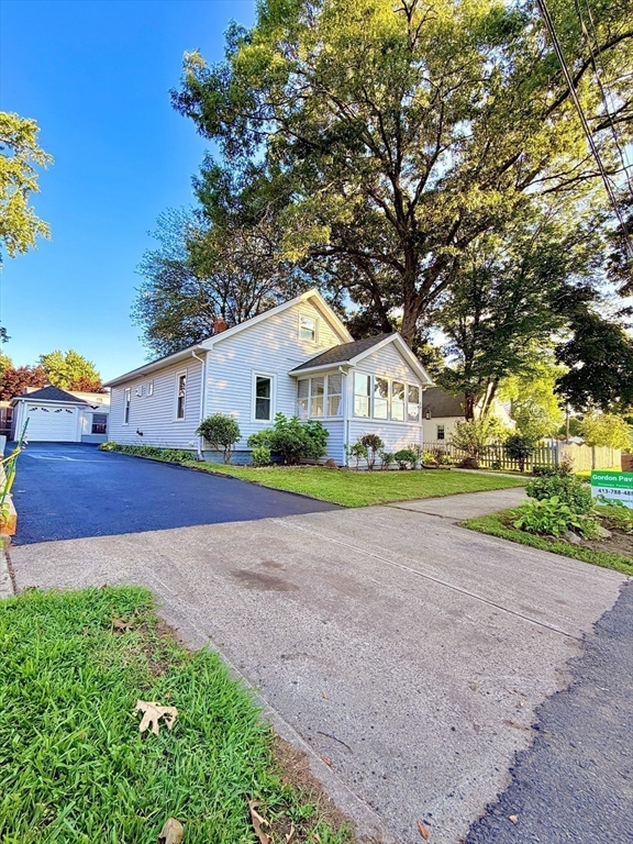 11 Thornfell St Property Photo 4