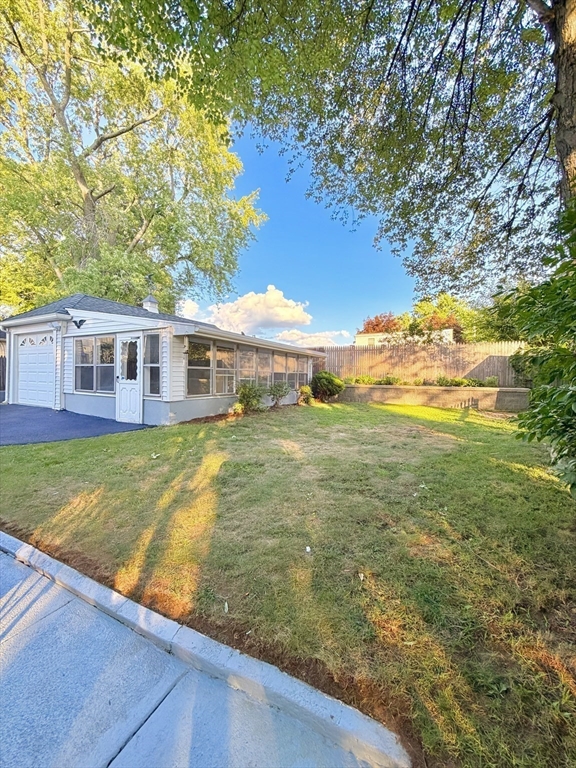 11 Thornfell St Property Photo 6