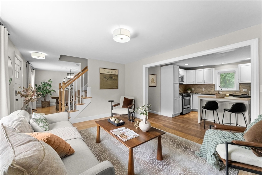 19 W Sigourney St Property Photo 6