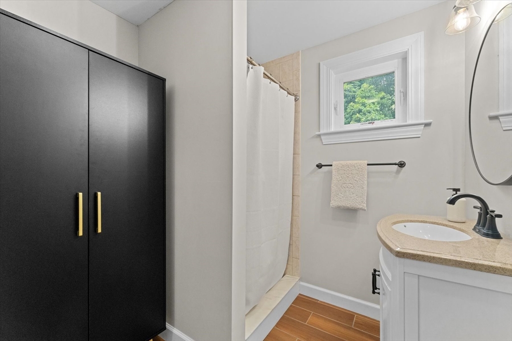 19 W Sigourney St Property Photo 12