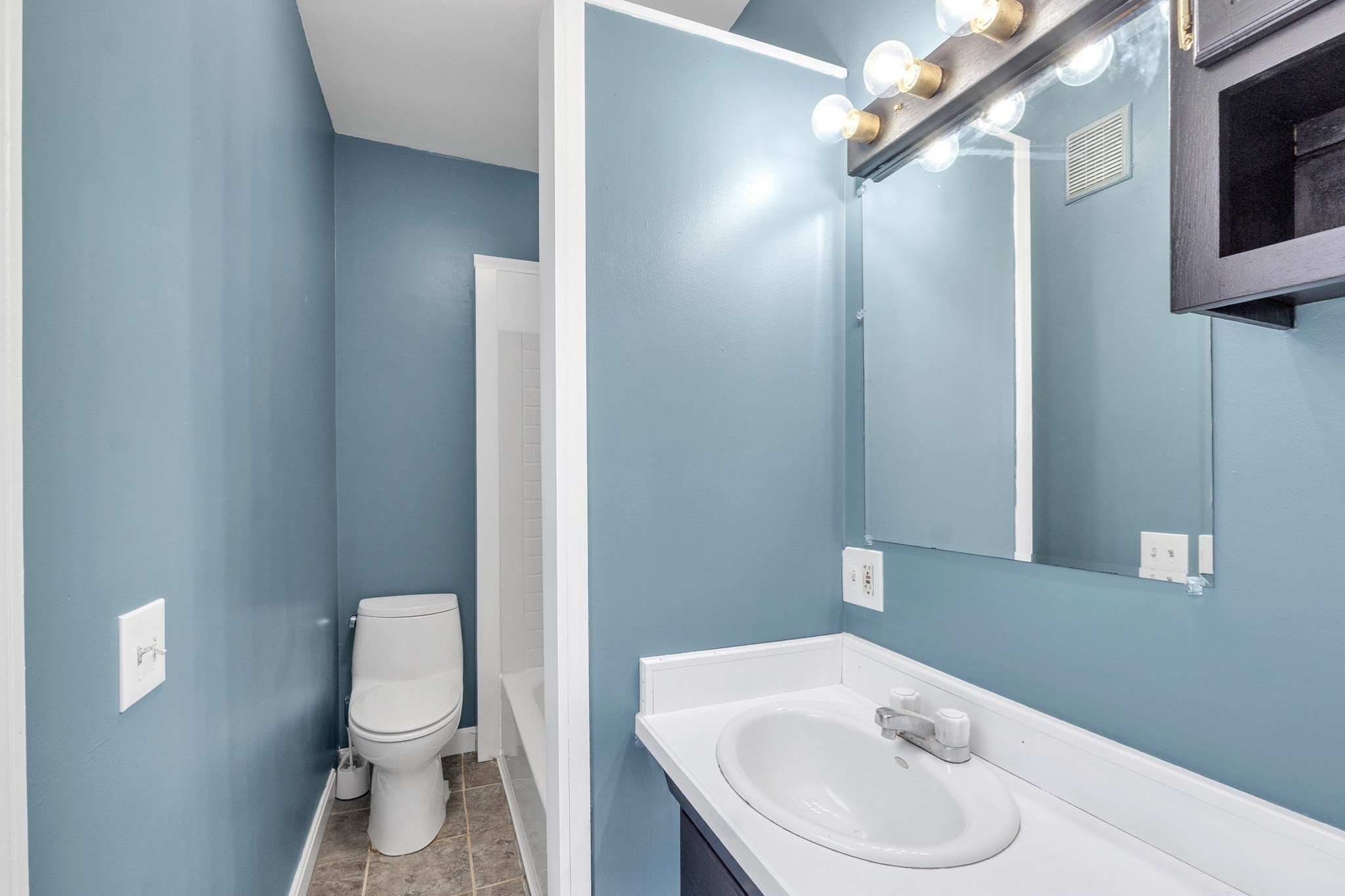 28 Institute St Property Photo 9
