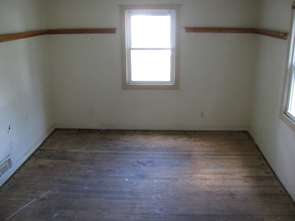 86 Pheland St Property Photo 6