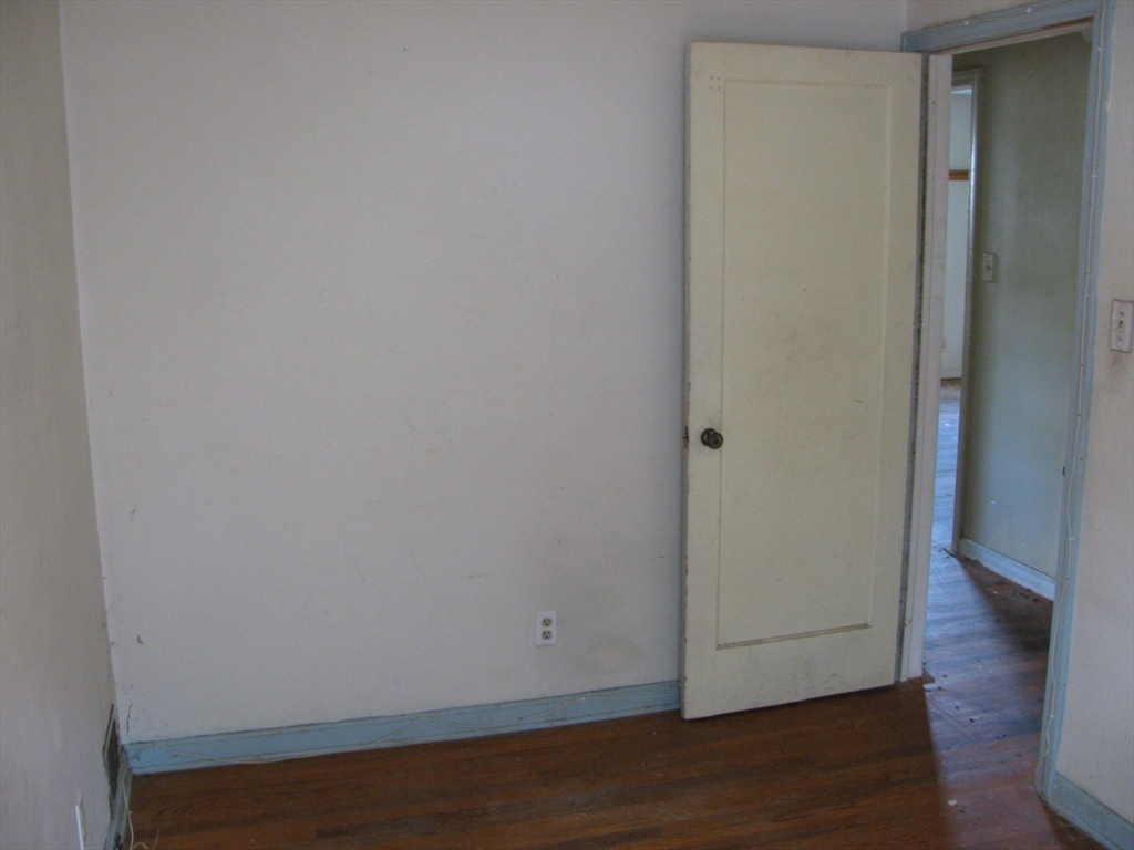 86 Pheland St Property Photo 11