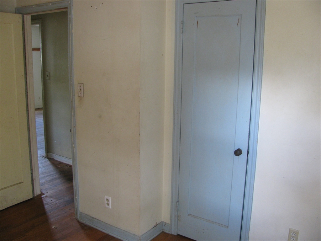86 Pheland St Property Photo 12