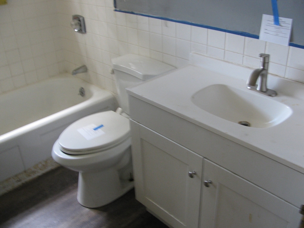 86 Pheland St Property Photo 13
