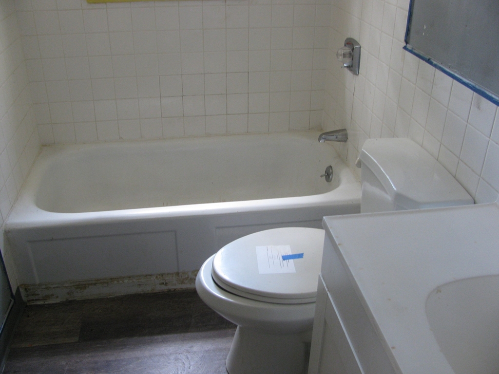 86 Pheland St Property Photo 14