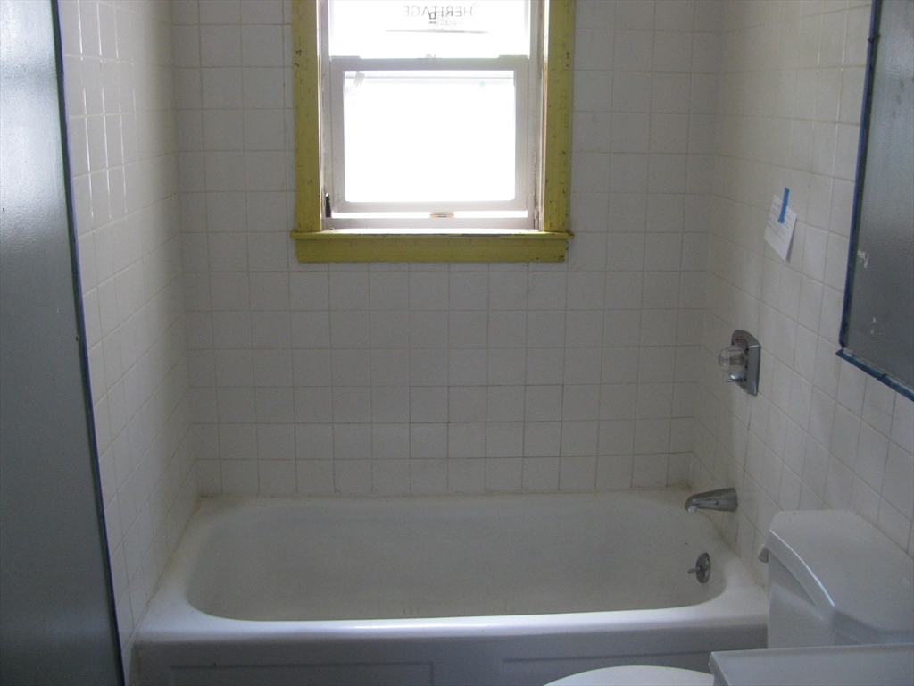 86 Pheland St Property Photo 15