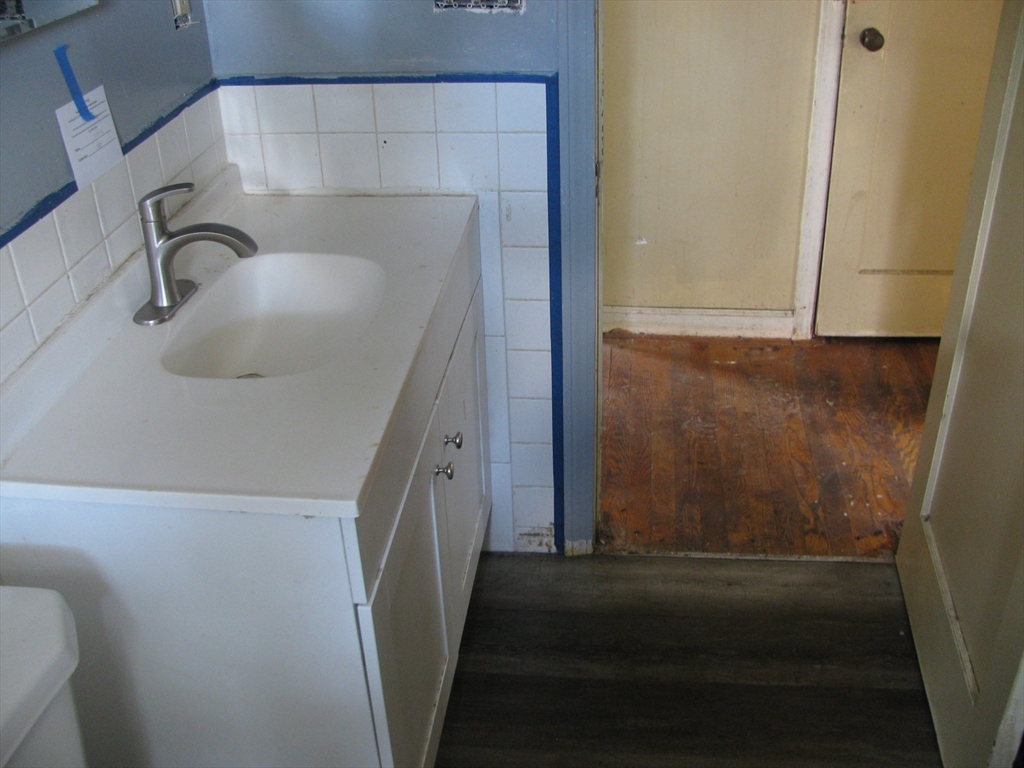 86 Pheland St Property Photo 16