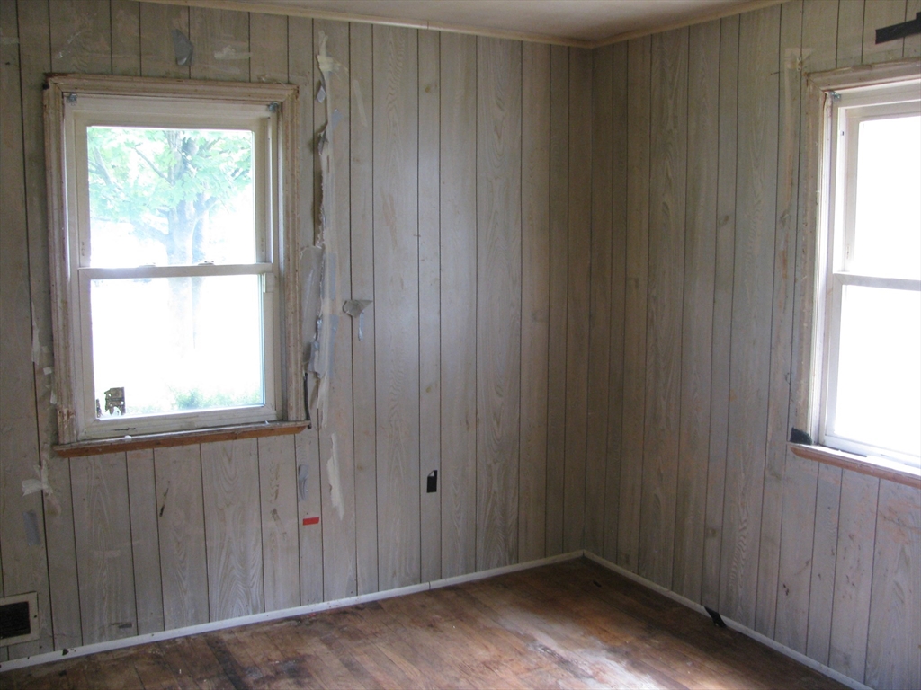86 Pheland St Property Photo 17