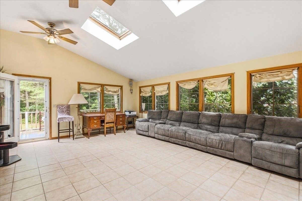 18 Constitution Dr Property Photo 8
