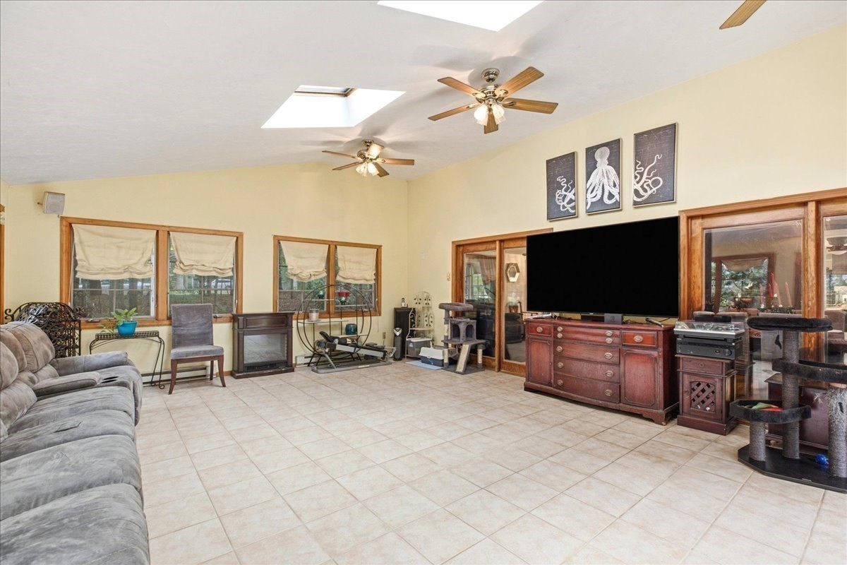 18 Constitution Dr Property Photo 9