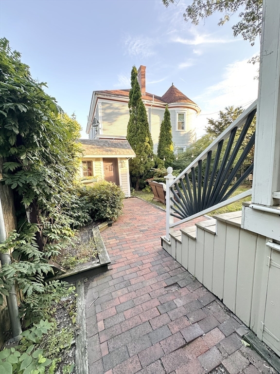 34 Rotch St Property Photo 5