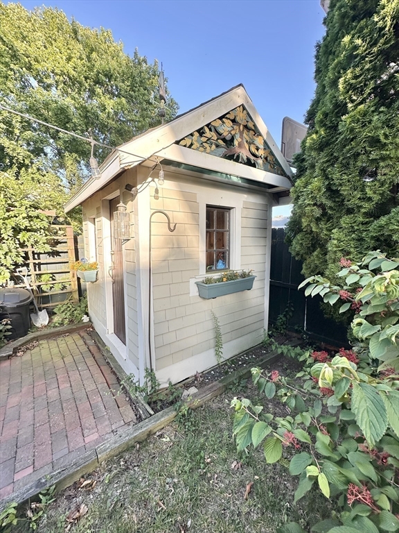 34 Rotch St Property Photo 6