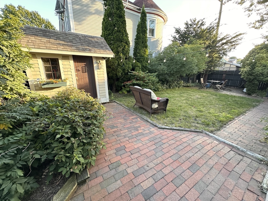 34 Rotch St Property Photo 7
