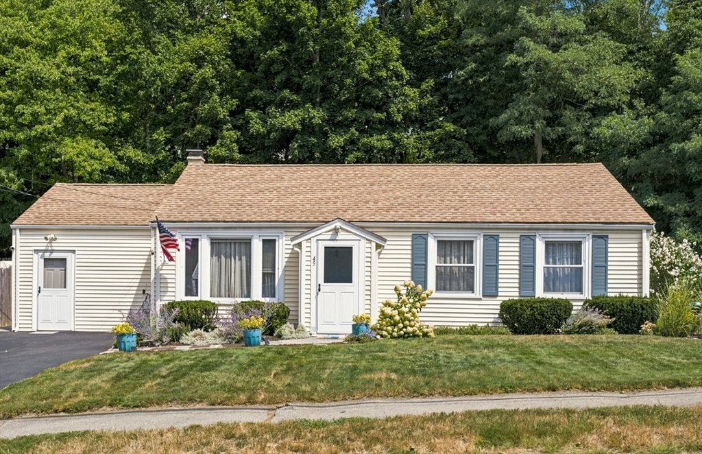 45 Old Country Way Property Photo 2