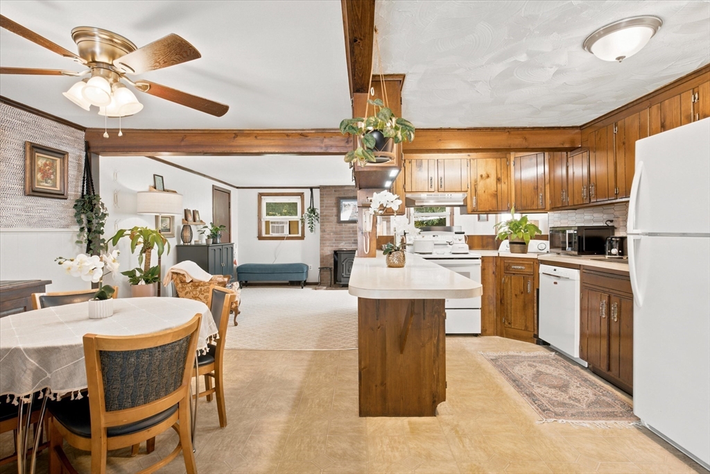 45 Old Country Way Property Photo 5
