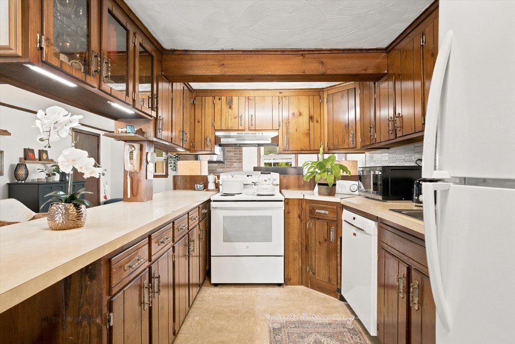 45 Old Country Way Property Photo 8