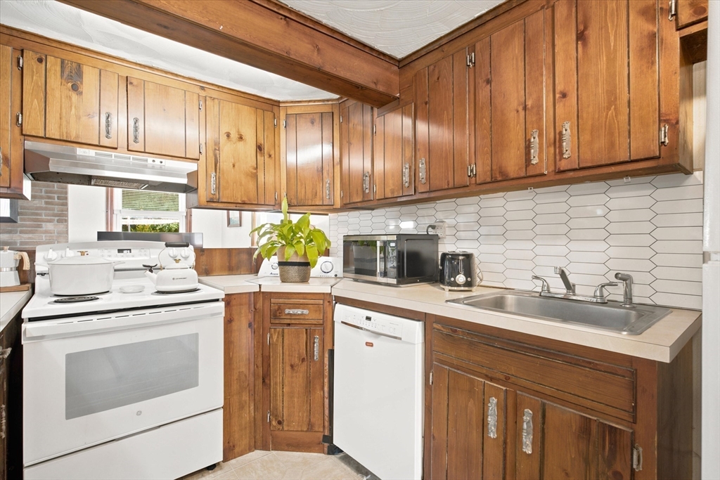 45 Old Country Way Property Photo 9