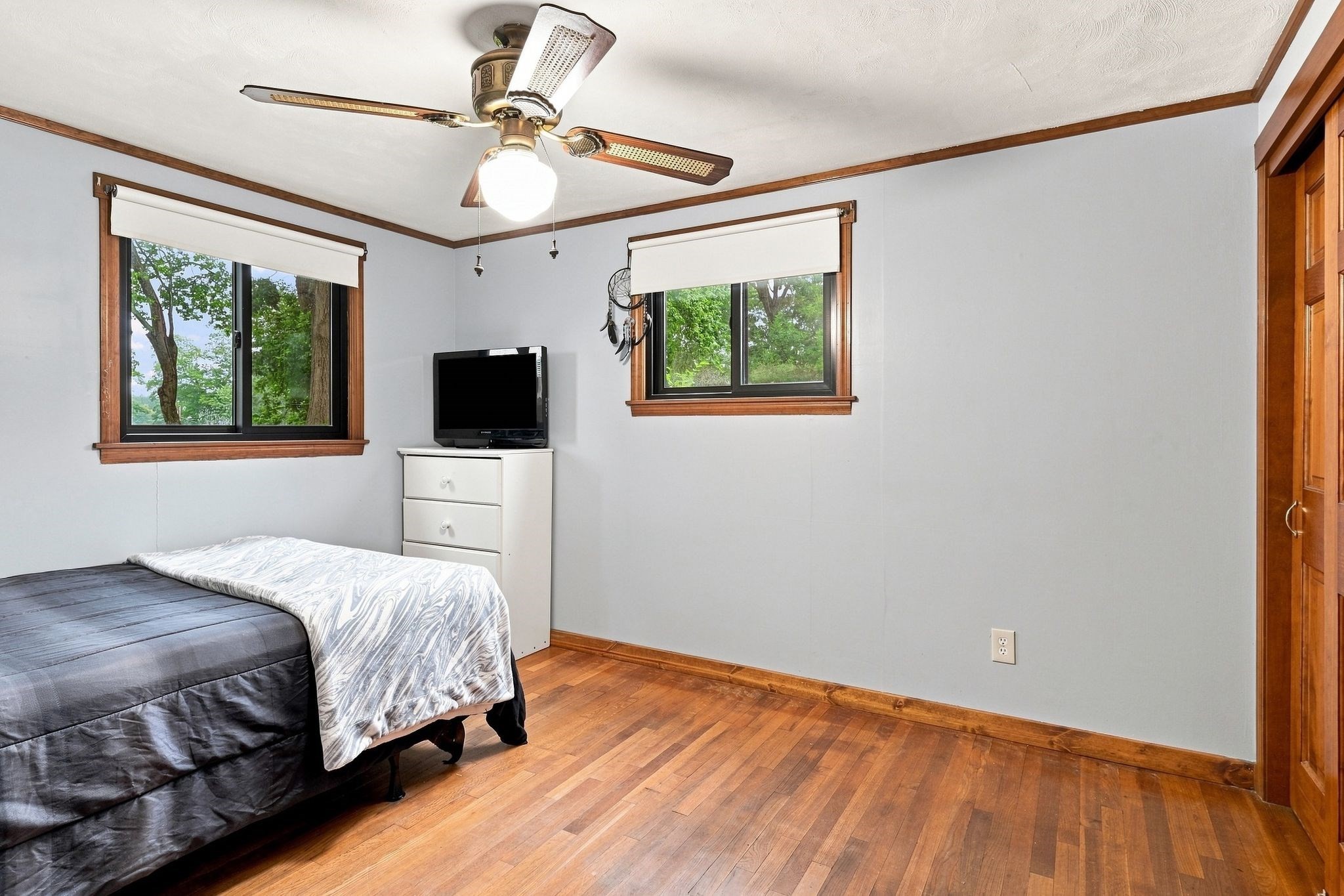 68 Feltham Rd Property Photo 28