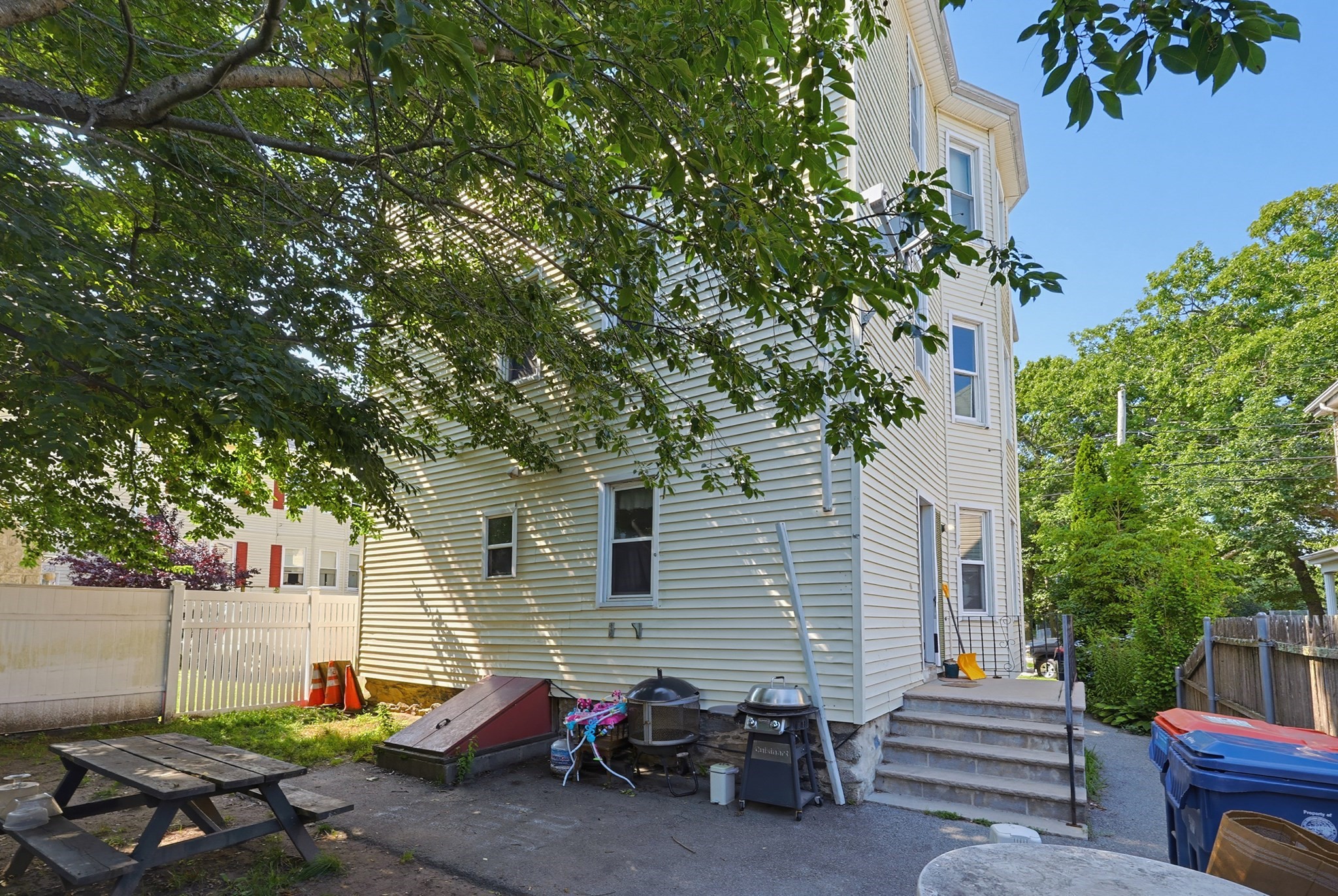 118 Irvington St Property Photo 13