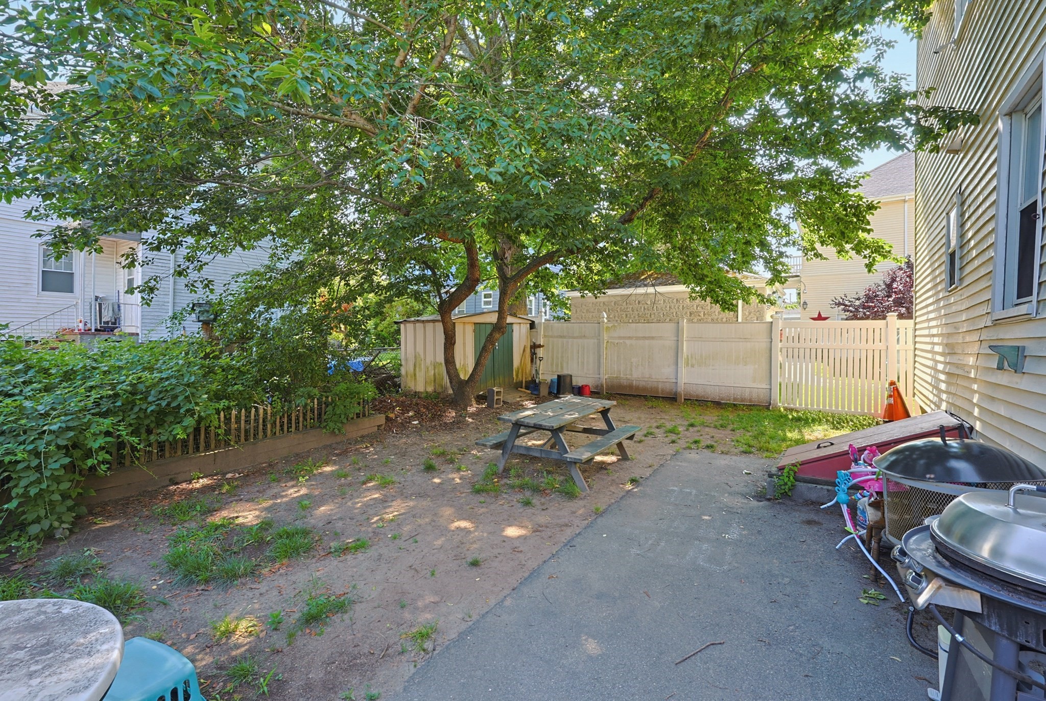 118 Irvington St Property Photo 14