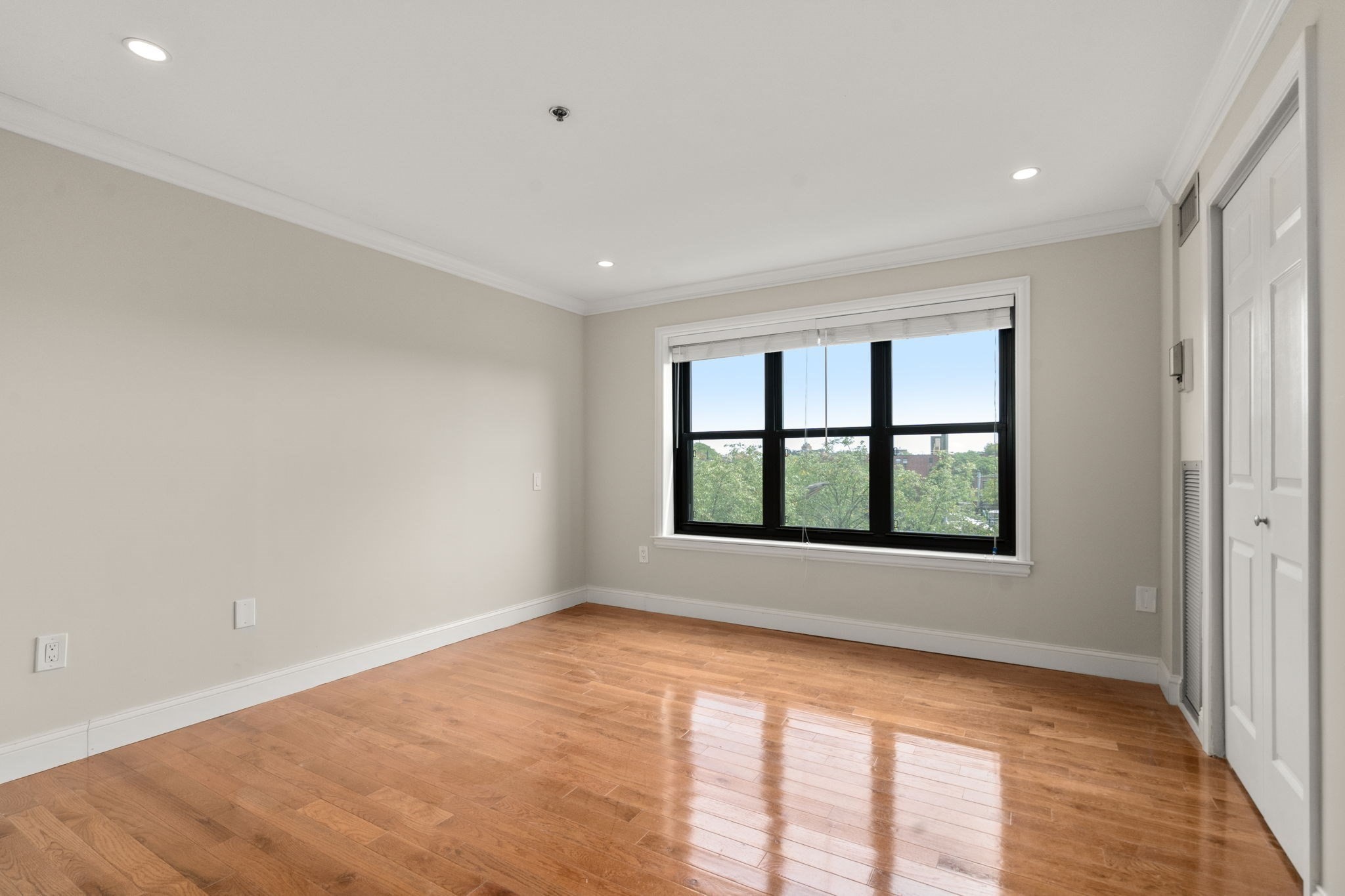 16 Harcourt # 5g Property Photo 7
