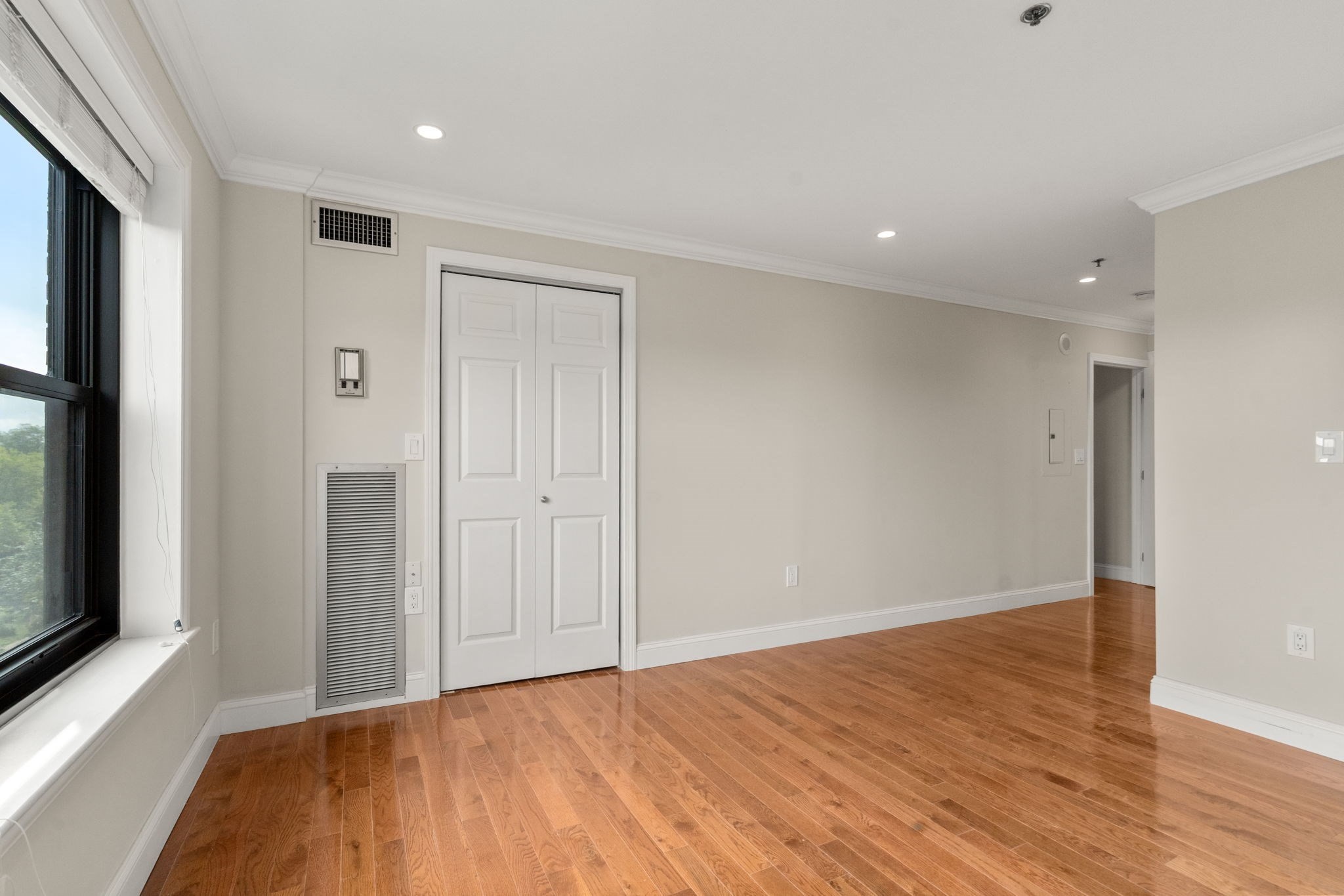 16 Harcourt # 5g Property Photo 8