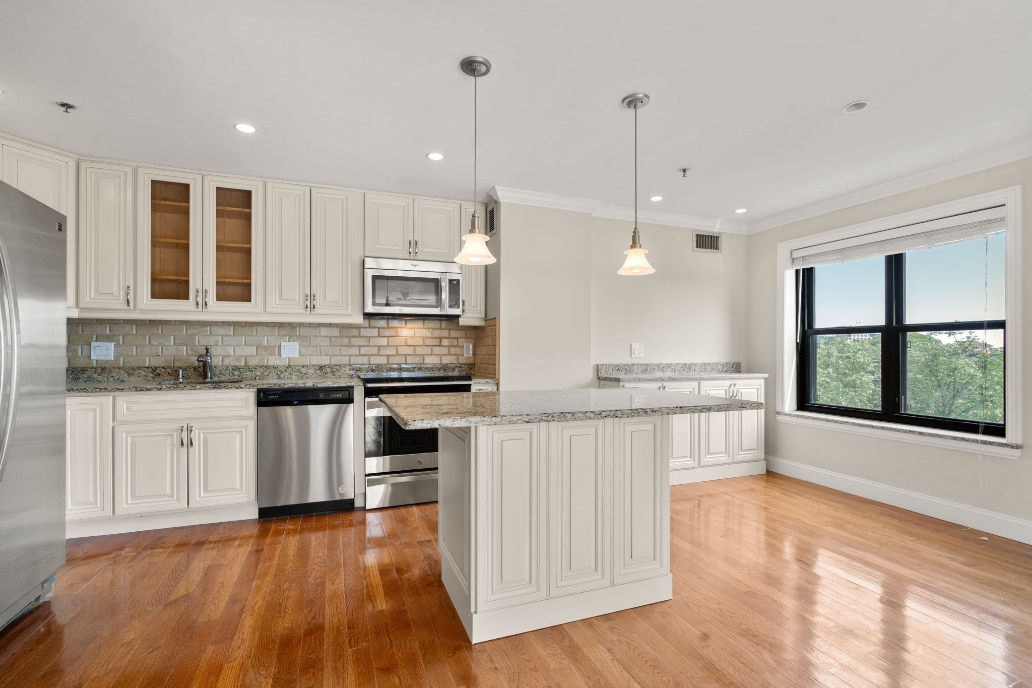 16 Harcourt # 5g Property Photo 12